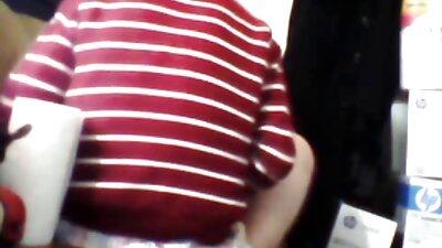 Hot brunette milf swinger deler kjærligheten med noen venner